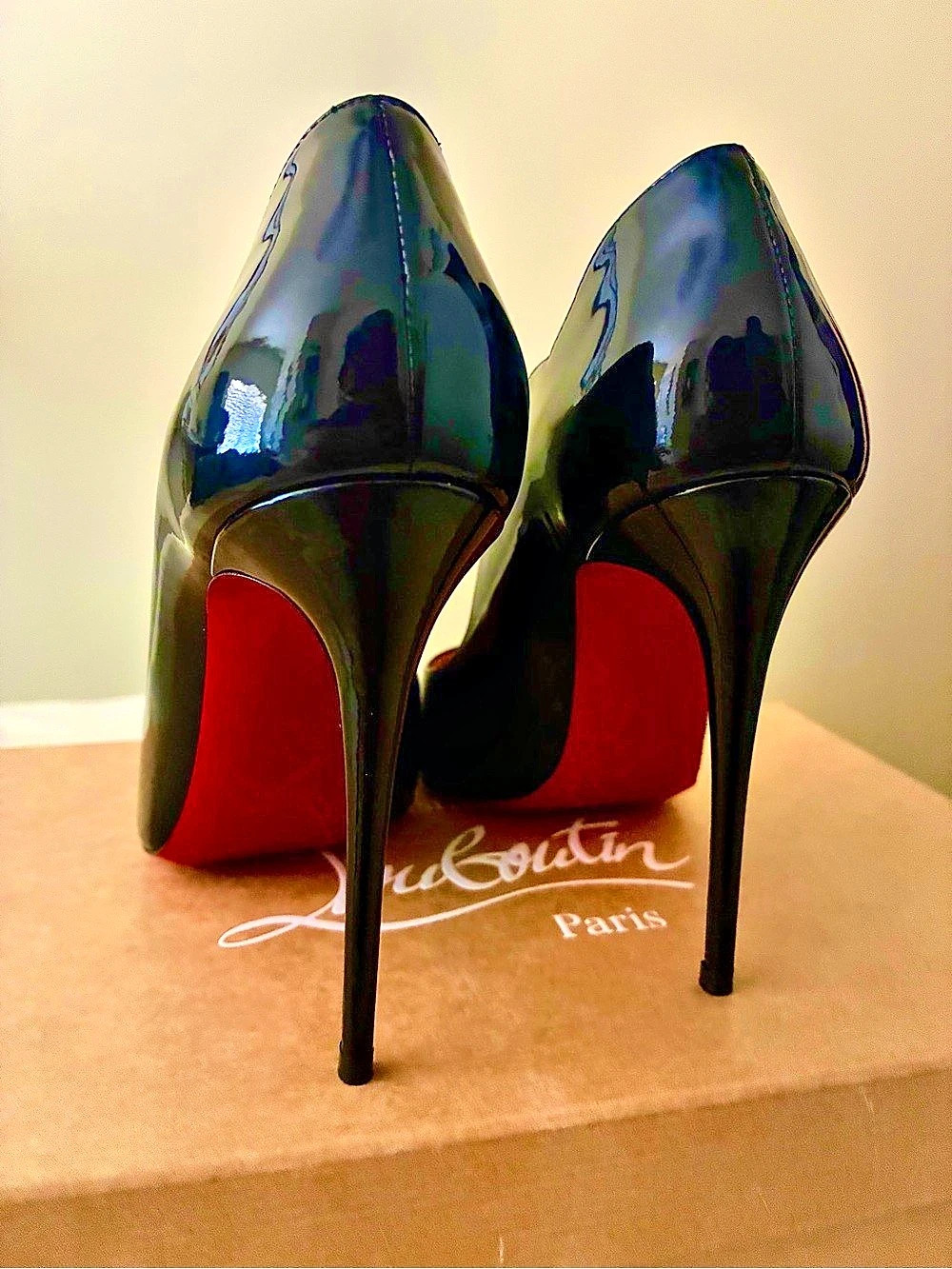 Christian Louboutin Hot Chick 100 Patent Leather Pumps Black